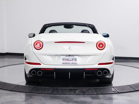 Used 2017 Ferrari California T RWD image 12