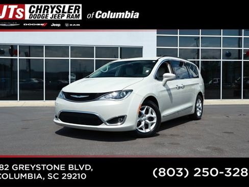 Used 2017 Chrysler Pacifica Touring-L w/ Tire & Wheel Group FWD image 1