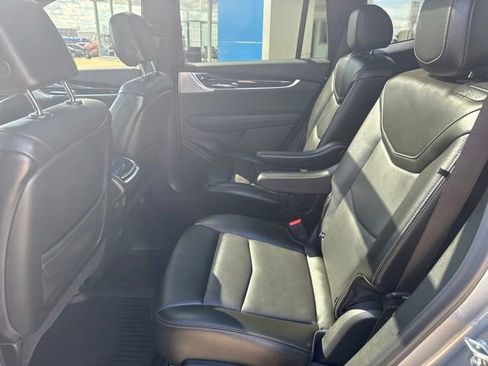 Used 2025 Cadillac XT6 Premium Luxury image 32