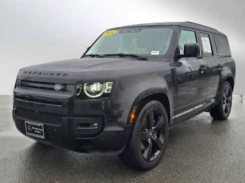 Used 2024 Land Rover Defender 130 X-Dynamic SE image 7