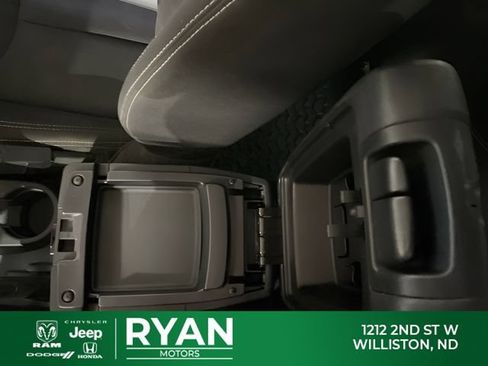 Used 2015 Jeep Wrangler Unlimited Rubicon w/ Max Tow Package AWD/4WD image 29