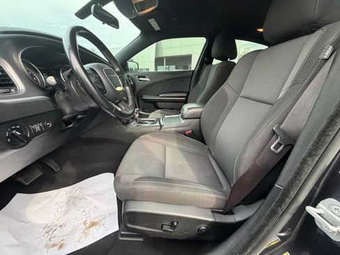 Used 2019 Dodge Charger SXT RWD image 16