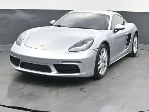 Used 2018 Porsche 718 Cayman image 3
