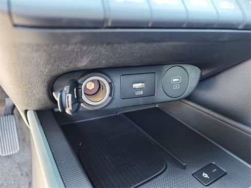 New 2025 Hyundai Elantra Limited image 21