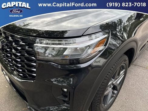 Certified 2025 Ford Explorer ST-Line w/ Premium Package AWD/4WD image 11