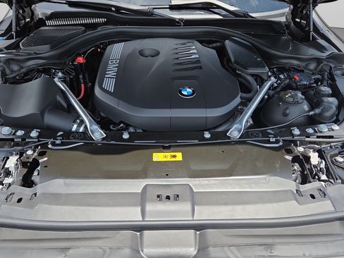 Used 2025 BMW 550e xDrive w/ Premium Package AWD/4WD image 19