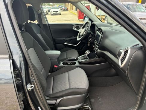 Used 2025 Kia Soul LX w/ LX Technology Package FWD image 29
