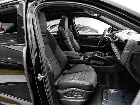 Used 2025 Porsche Cayenne GTS AWD/4WD image 50