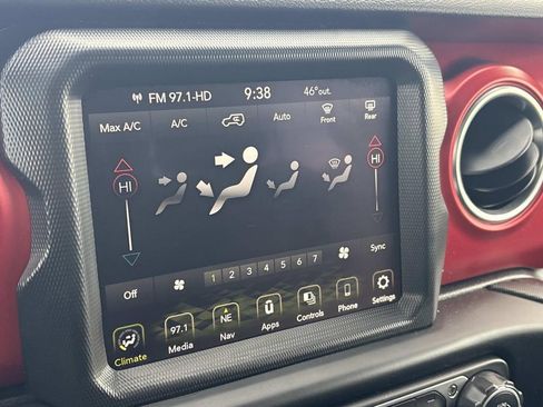 Used 2023 Jeep Wrangler Rubicon image 30