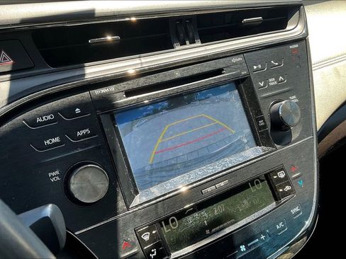 Used 2018 Toyota Avalon Limited FWD image 22