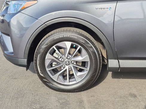 Certified 2018 Toyota RAV4 XLE AWD/4WD image 10