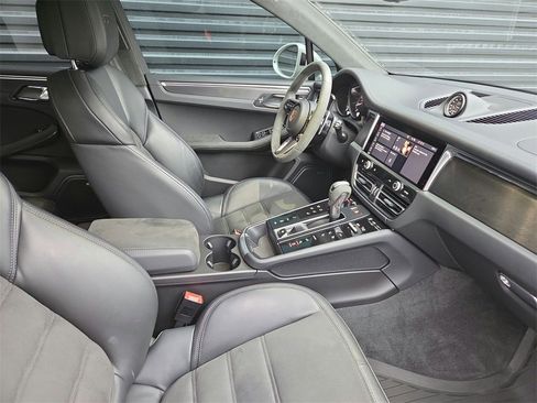 Used 2023 Porsche Macan GTS image 18