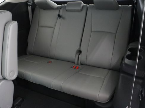 Certified 2021 Toyota Highlander XLE image 34