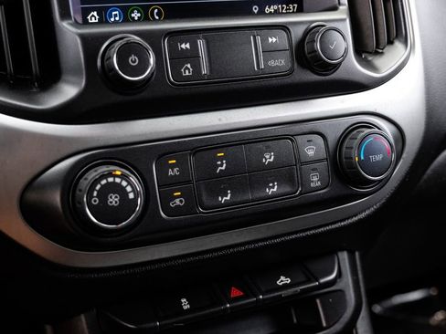 Used 2022 Chevrolet Colorado LT w/ LT Convenience Package image 21