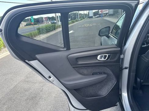 Certified 2025 Volvo XC40 B5 Plus AWD/4WD image 16