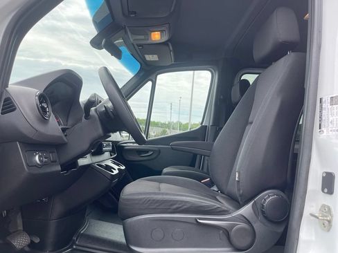 Used 2024 Mercedes-Benz Sprinter 2500 image 6