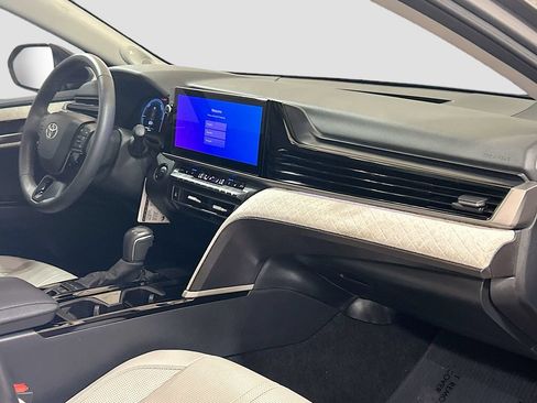 Used 2025 Toyota Camry XLE w/ Premium Package FWD image 28