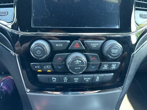 Used 2020 Jeep Grand Cherokee Limited w/ Premium Lighting Group AWD/4WD image 12