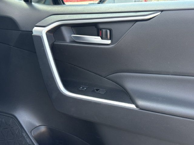 Used 2025 Toyota RAV4 XLE FWD image 27