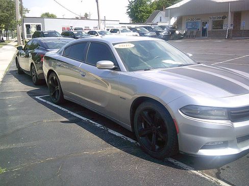 Used 2016 Dodge Charger R/T RWD image 2