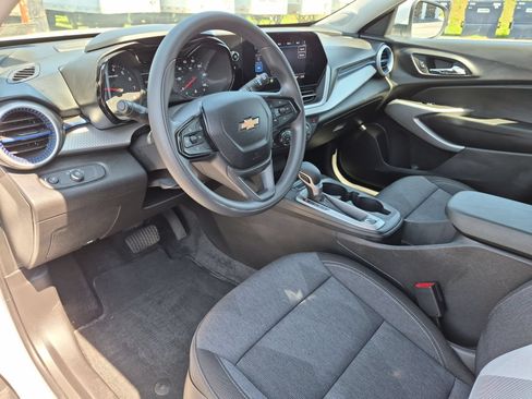 Certified 2024 Chevrolet Trax LS w/ LS Convenience Package FWD image 10