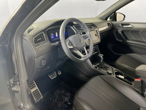 Used 2023 Volkswagen Tiguan SE R-Line image 9