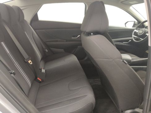 Used 2025 Hyundai Elantra Hybrid FWD image 19