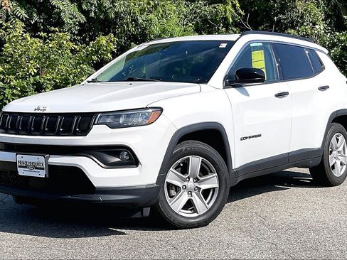 Used 2022 Jeep Compass Latitude w/ Sun and Sound Group FWD image 3
