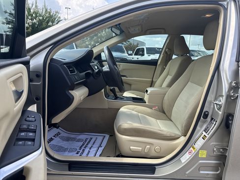 Used 2015 Toyota Camry LE FWD image 9