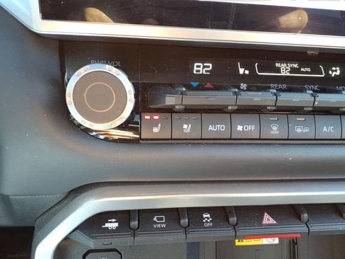 Used 2023 Toyota Sequoia Platinum image 19