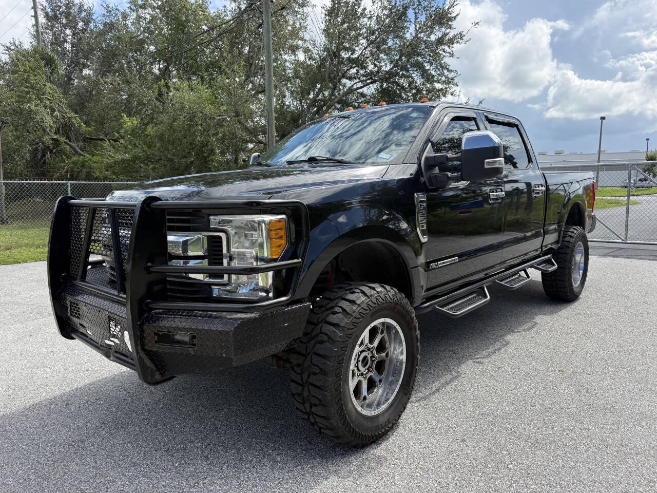 Used 2017 Ford F250 XLT w/ XLT Premium Package AWD/4WD image 7