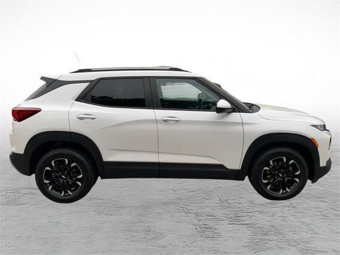 Used 2021 Chevrolet TrailBlazer LT w/ Driver Confidence Package AWD/4WD image 2