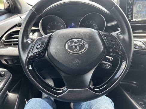 Used 2018 Toyota C-HR XLE FWD image 14