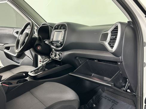 Used 2023 Kia Soul LX w/ LX Technology Package image 41
