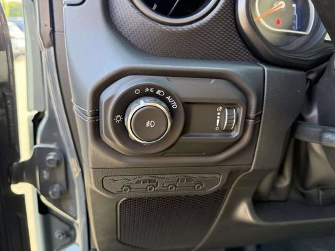 Used 2026 Jeep Wrangler Unlimited Rubicon w/ Technology Group AWD/4WD image 29