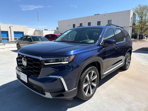 Certified 2025 Honda Pilot Elite image 3