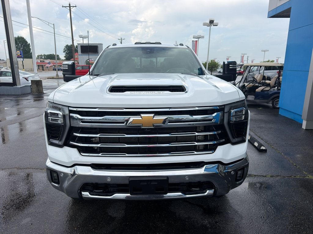 Used 2025 Chevrolet Silverado 3500 LTZ w/ LTZ Plus Package AWD/4WD image 2