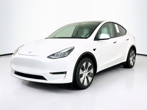Used 2022 Tesla Model Y Long Range AWD/4WD image 3