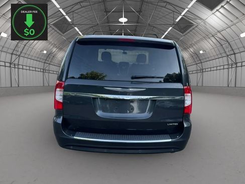 Used 2012 Chrysler Town & Country Limited w/ Luxury Group FWD image 4