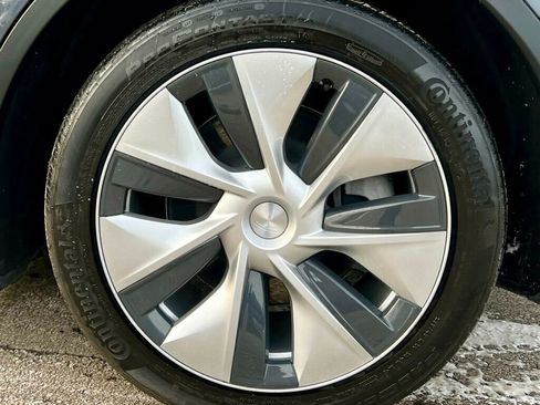 Used 2021 Tesla Model Y Long Range image 25