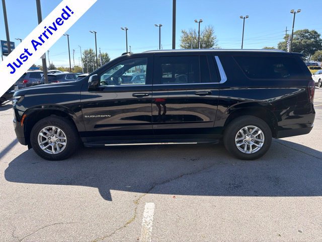Used 2025 Chevrolet Suburban LT RWD image 5