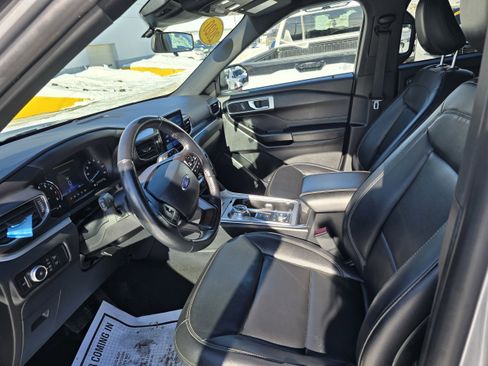 Used 2020 Ford Explorer XLT w/ Equipment Group 202A image 10