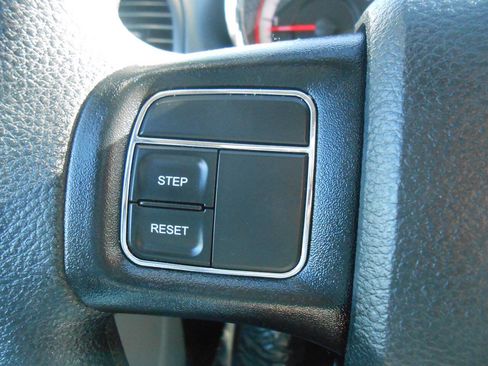 Used 2019 Dodge Grand Caravan SE image 17