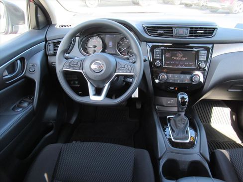 Used 2020 Nissan Rogue Sport S image 13