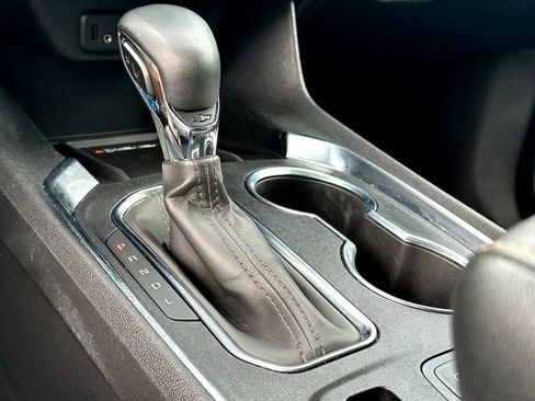 Used 2023 Chevrolet Traverse LT FWD image 17