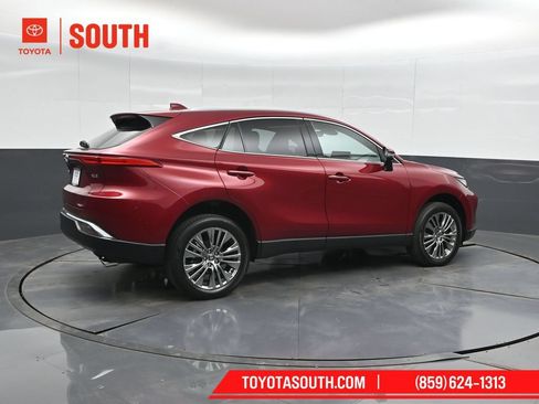 Used 2023 Toyota Venza XLE AWD/4WD image 2