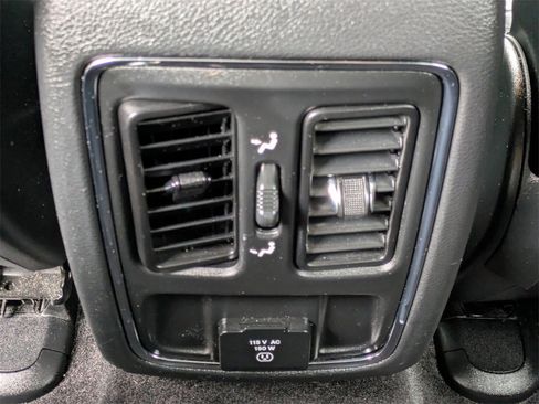 Used 2018 Jeep Grand Cherokee Altitude image 15