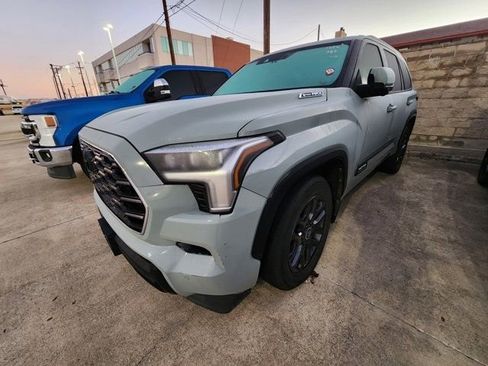 Used 2024 Toyota Sequoia Platinum image 3