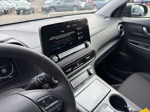 Used 2023 Hyundai Kona SEL w/ Cargo Package image 6