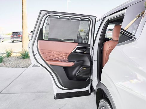 New 2026 Mitsubishi Outlander SEL FWD image 17